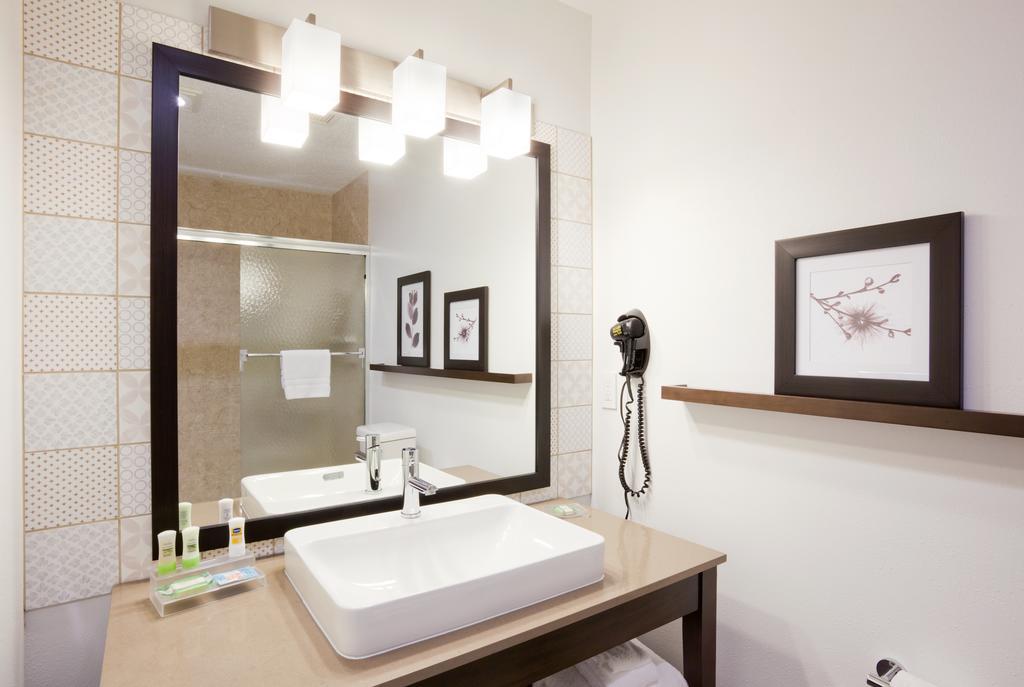 Country & By Radisson, Chippewa Falls, Wi 3*