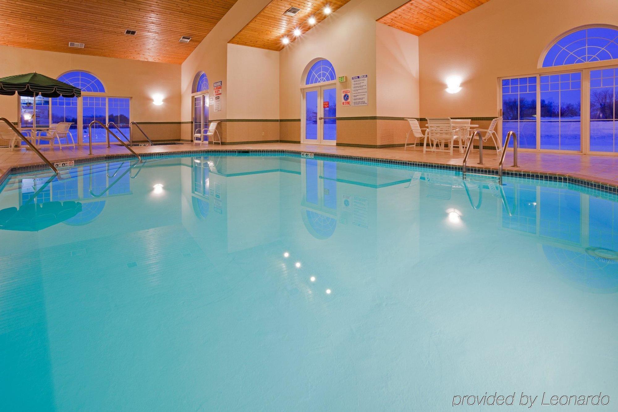 Country & By Radisson, Chippewa Falls, Wi Hotel