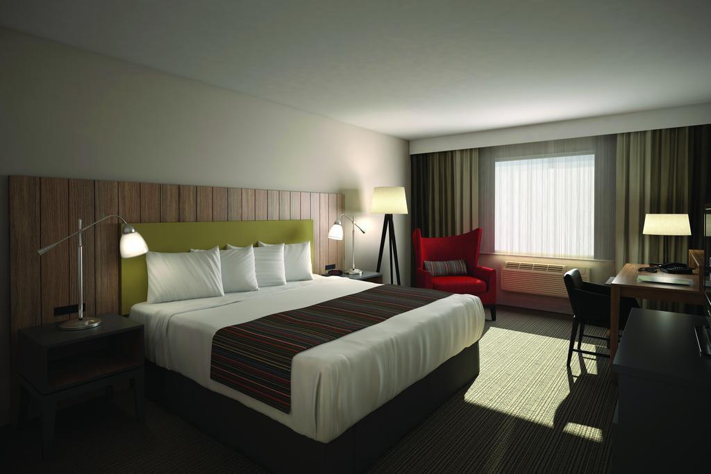 Hotel Country & By Radisson, Chippewa Falls, Wi